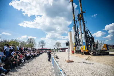 Live demonstrations on the nearby plant grounds in Aresing, factory tours, and expert panel discussions were also on the agenda. 