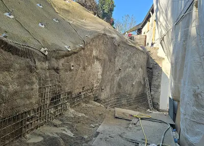 A total of approximately 150 m² will be secured with 75 tons of shotcrete.